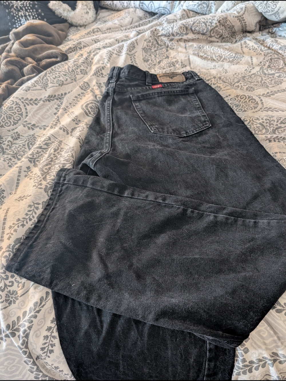 Wrangler Black Straight-Leg Men's Jeans